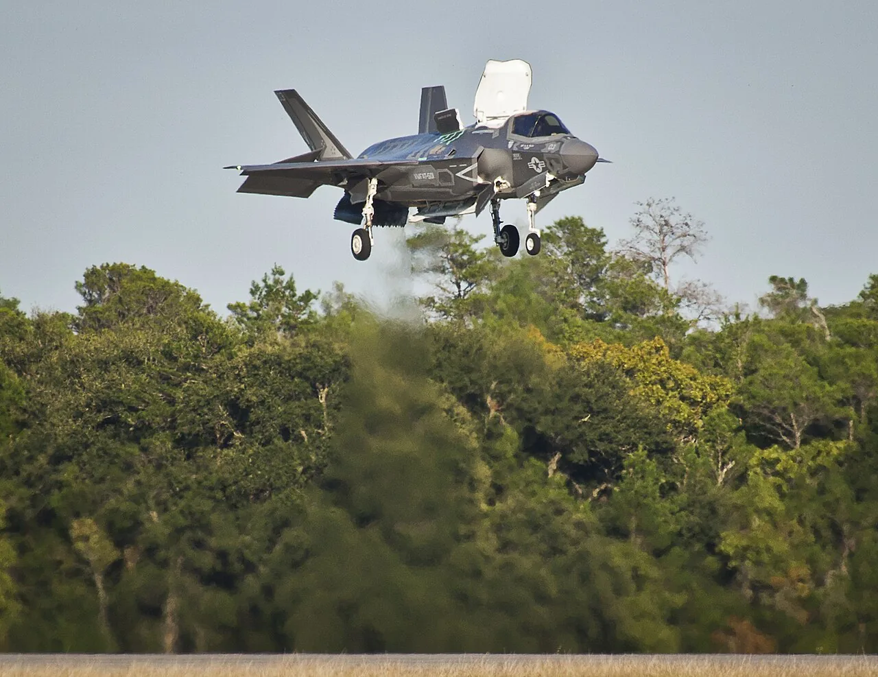 F-35B、なぜ垂直に着陸できる? リフトファンと可動ノズルの仕組み