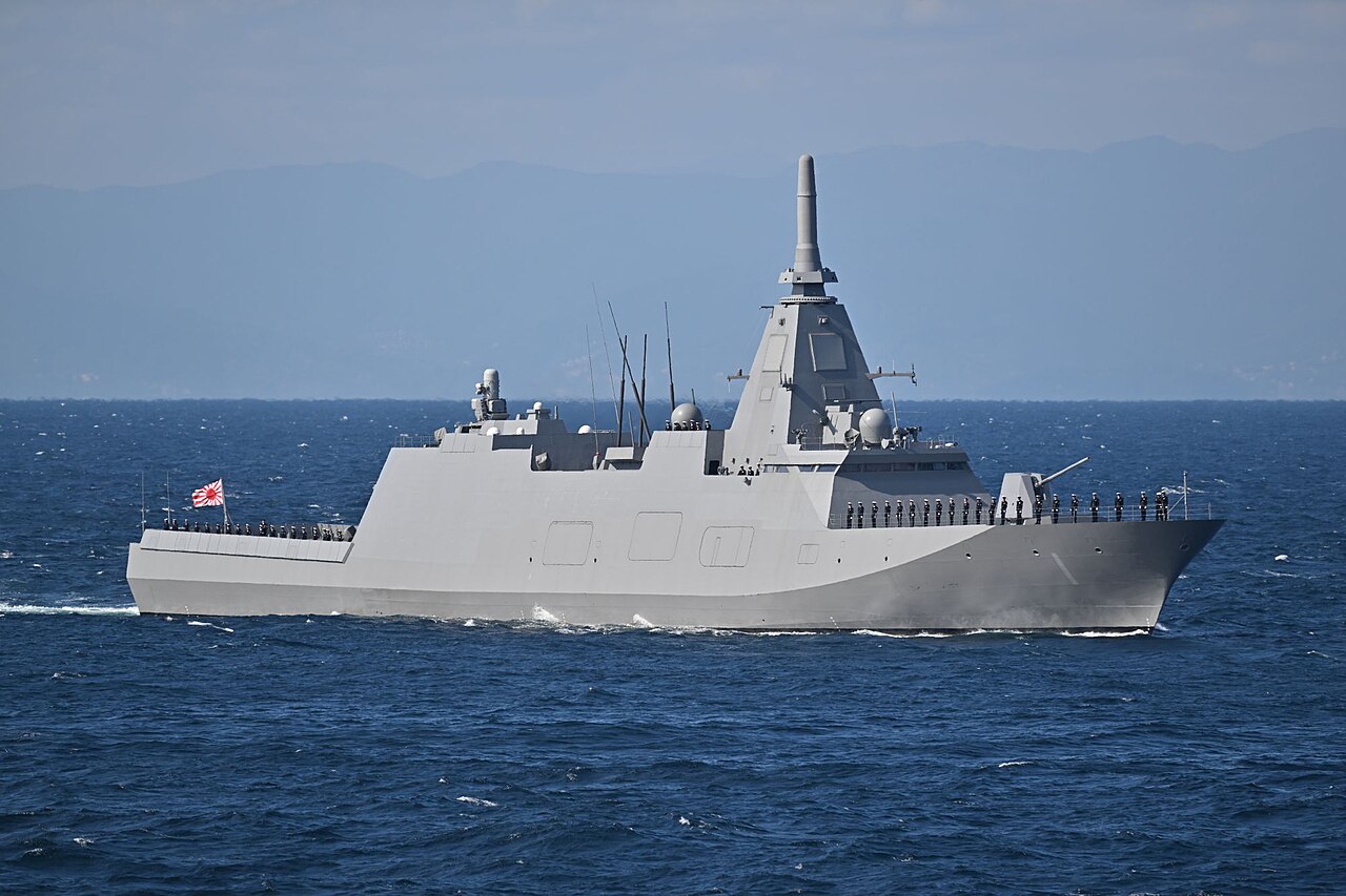 国際観艦式で観閲を受けるもがみ型護衛艦1番艦「もがみ」（2022年）